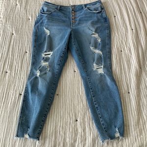 New w/o tags Maurice’s distressed high rise jeggings!